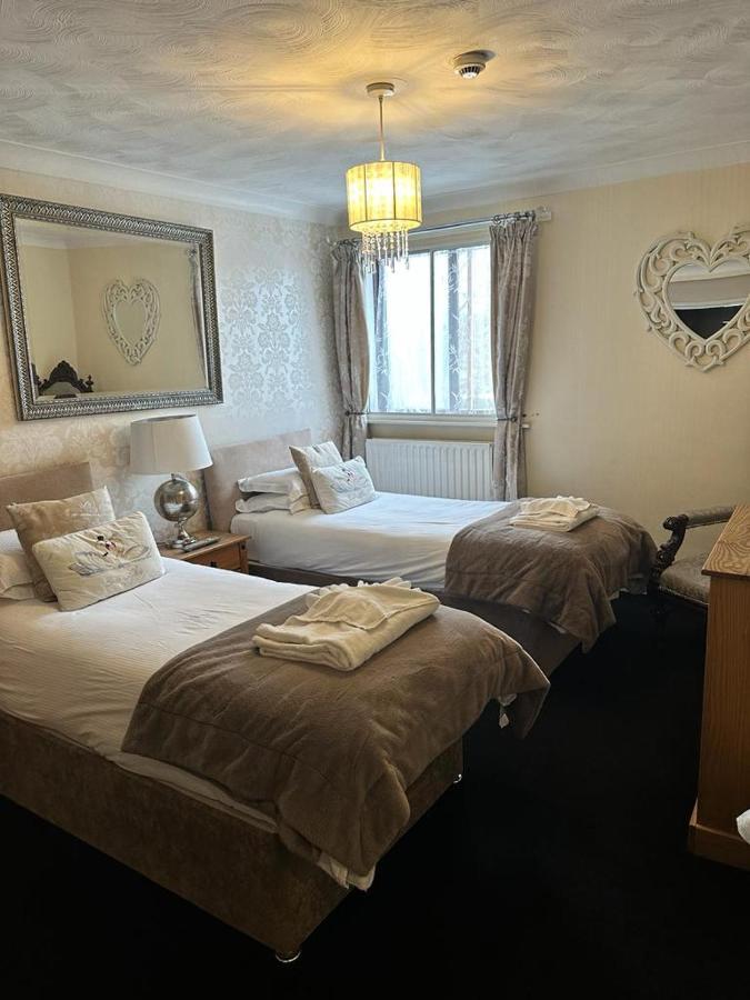 The Swan Inn Salisbury Wilton  Esterno foto