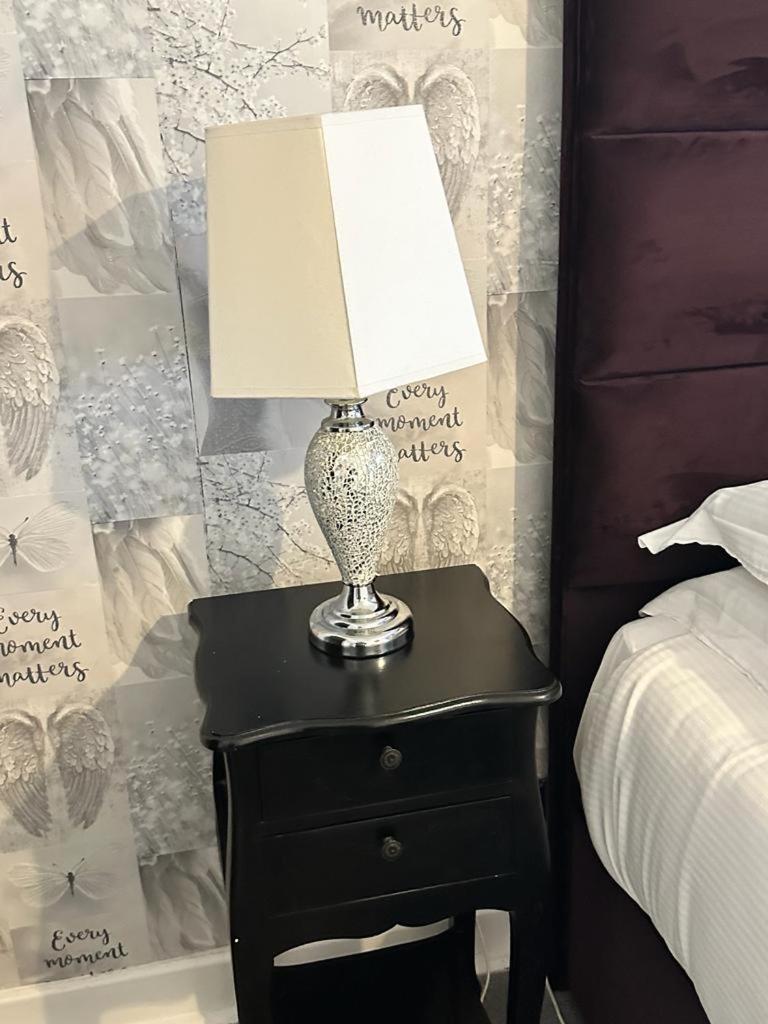 The Swan Inn Salisbury Wilton  Esterno foto